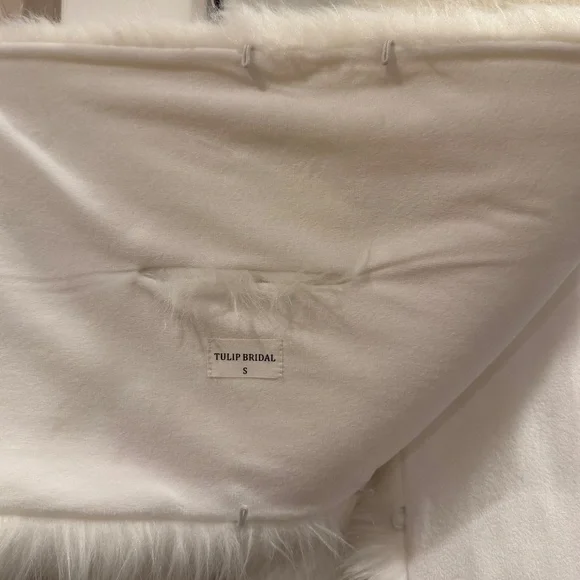 Elegant White Faux Fur Wrap - Picture 5 of 9